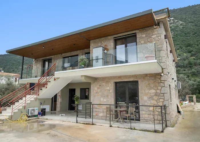 Sokol Stone House Vlikhón